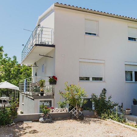 Apartment Ella Рогозница Экстерьер фото