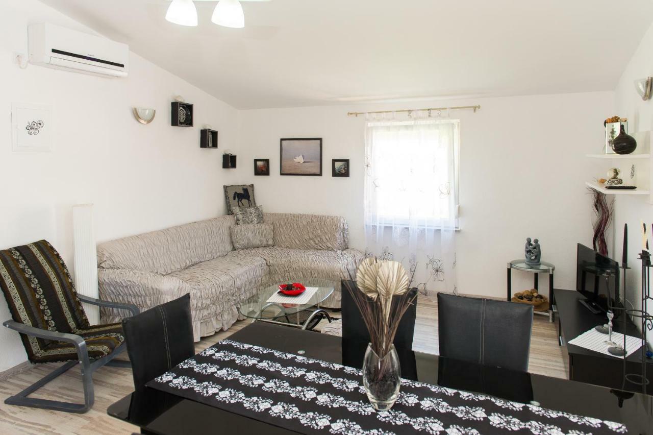 Apartment Ella Рогозница Экстерьер фото