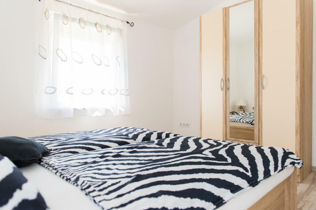 Apartment Ella Рогозница Экстерьер фото