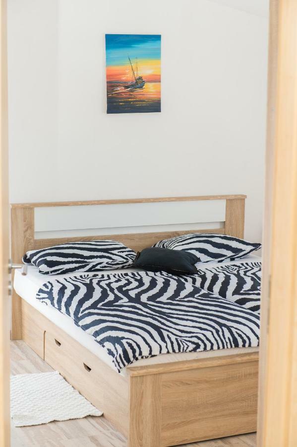 Apartment Ella Рогозница Экстерьер фото