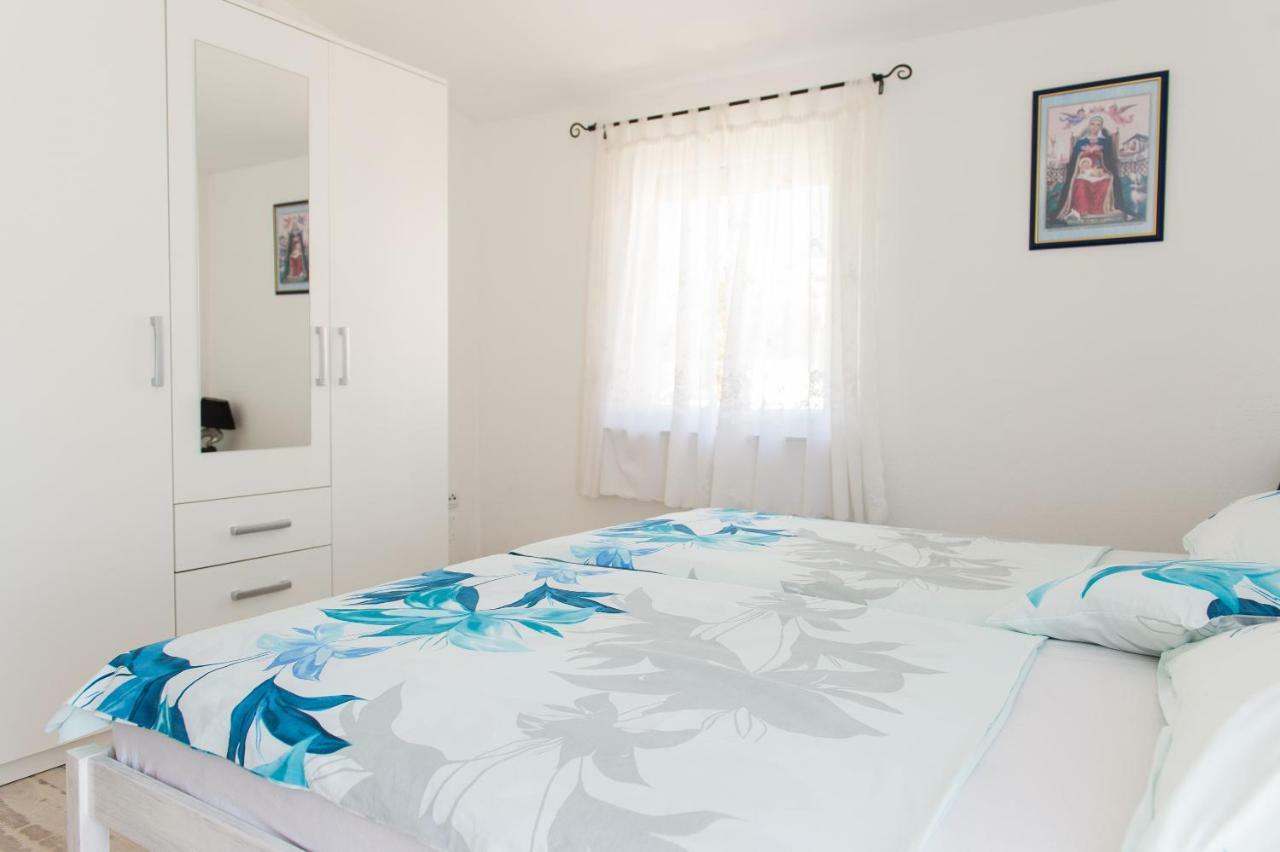 Apartment Ella Рогозница Экстерьер фото