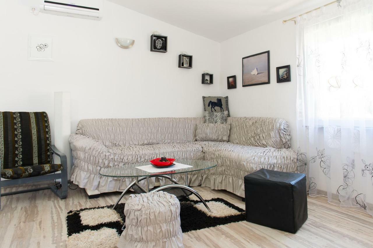 Apartment Ella Рогозница Экстерьер фото