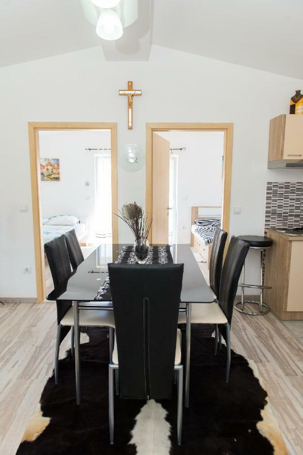 Apartment Ella Рогозница Экстерьер фото
