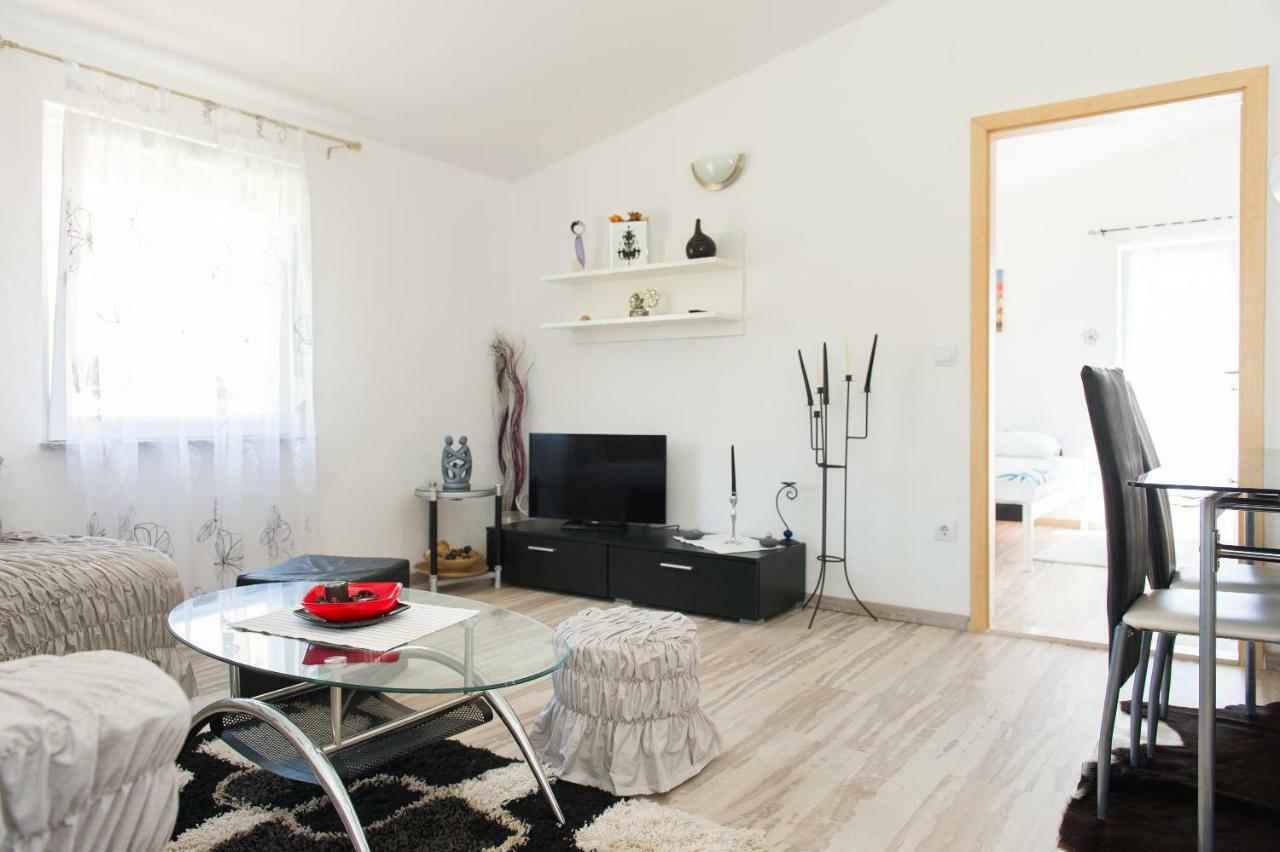 Apartment Ella Рогозница Экстерьер фото